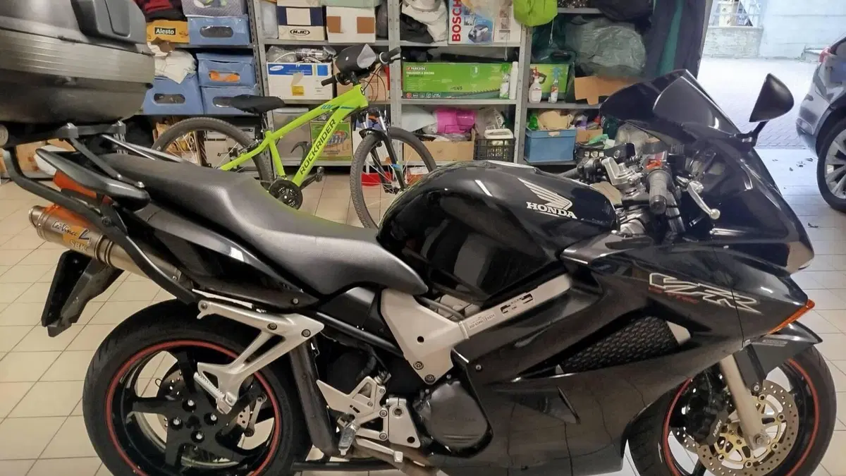 Honda VFR 800 ABS (2002 - 06)  (4)