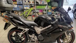 Honda VFR 800 ABS (2002 - 06)  (4)
