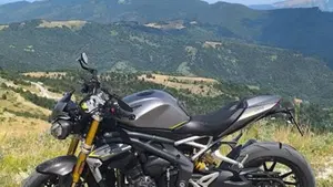 Triumph Speed Triple 1200 RS (2021 - 24)  (9)
