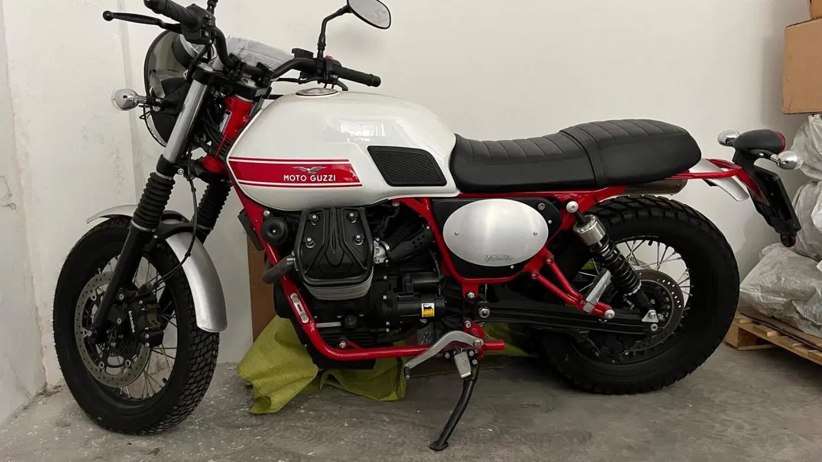 Moto Guzzi V7 II Stornello (2017 - 18)  (2)