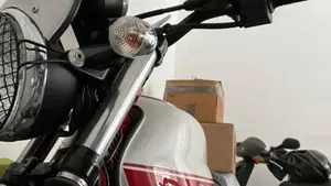 Moto Guzzi V7 II Stornello (2017 - 18)  (3)