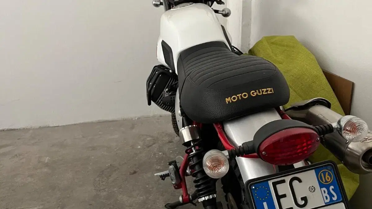 Moto Guzzi V7 II Stornello (2017 - 18)  (4)