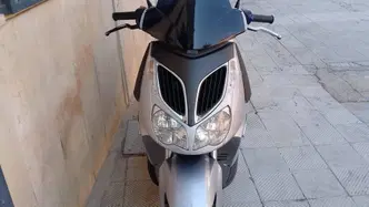 Aprilia Sportcity 200 (2004 - 08) usata