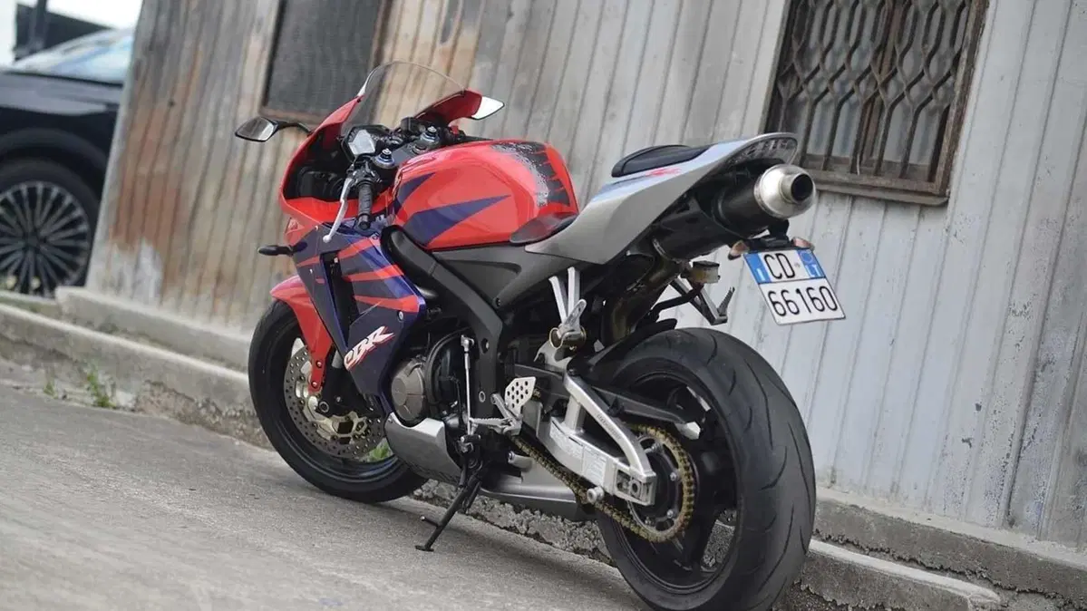 Honda CBR 600 RR (2005 - 06)  (2)