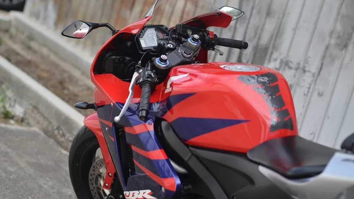 Honda CBR 600 RR (2005 - 06)  (3)