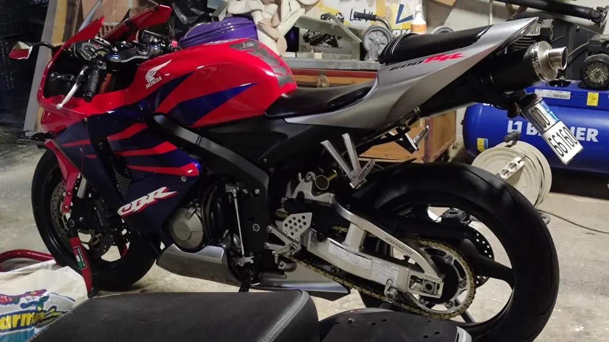 Honda CBR 600 RR (2005 - 06)  (8)