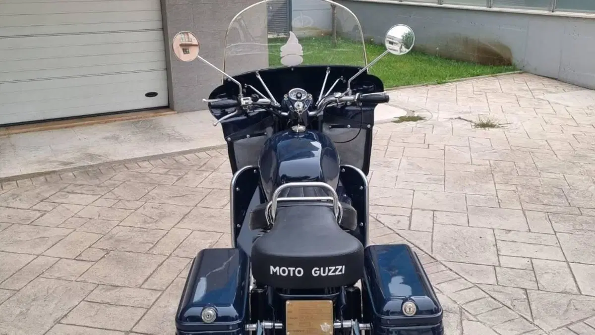Moto Guzzi   (2)