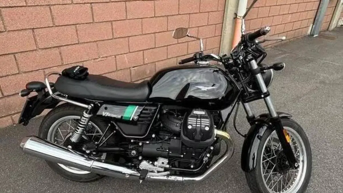 Moto Guzzi V7 III Special (2017 - 20)  (3)