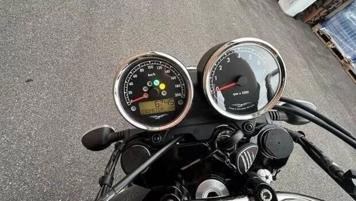 Moto Guzzi V7 III Special (2017 - 20)  (4)