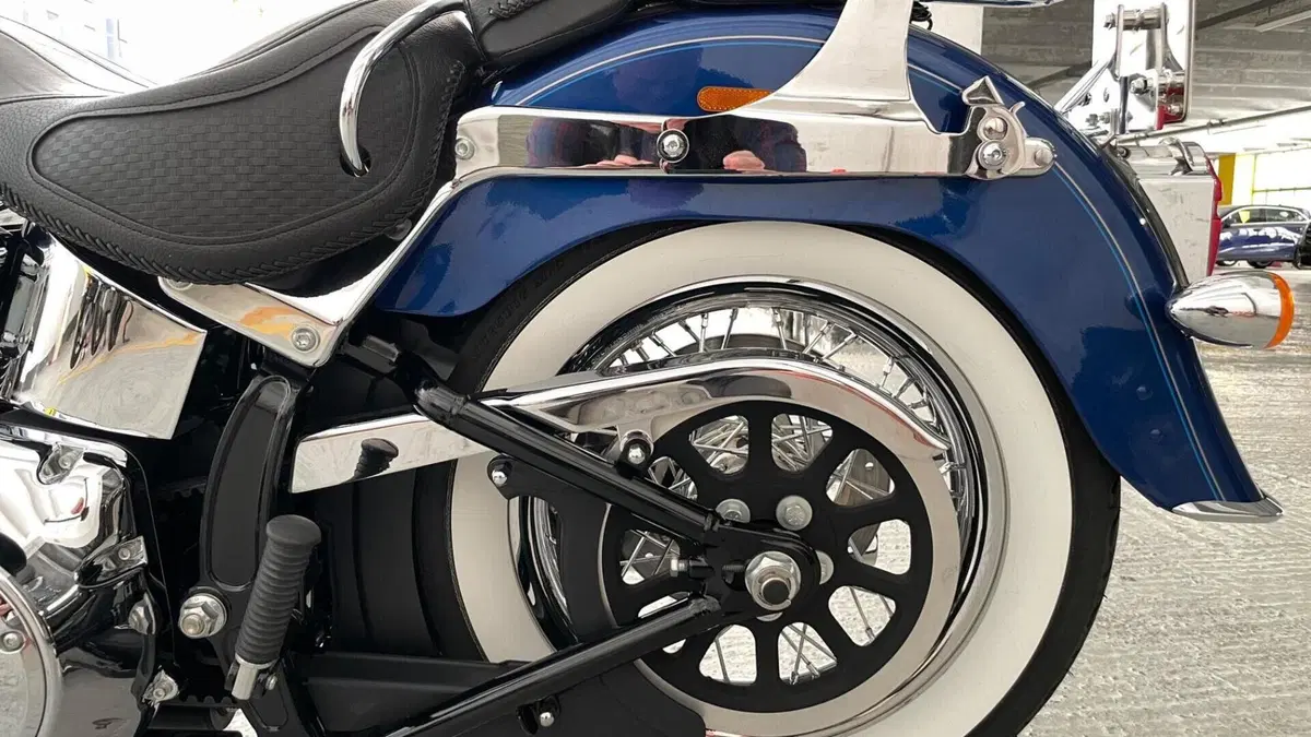 Harley-Davidson 1690 Deluxe (2016 - 17) - FLSTN  (7)