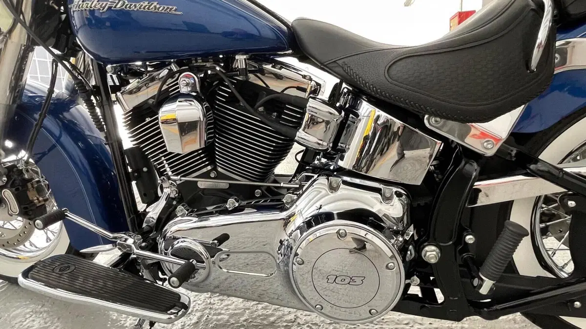 Harley-Davidson 1690 Deluxe (2016 - 17) - FLSTN  (9)