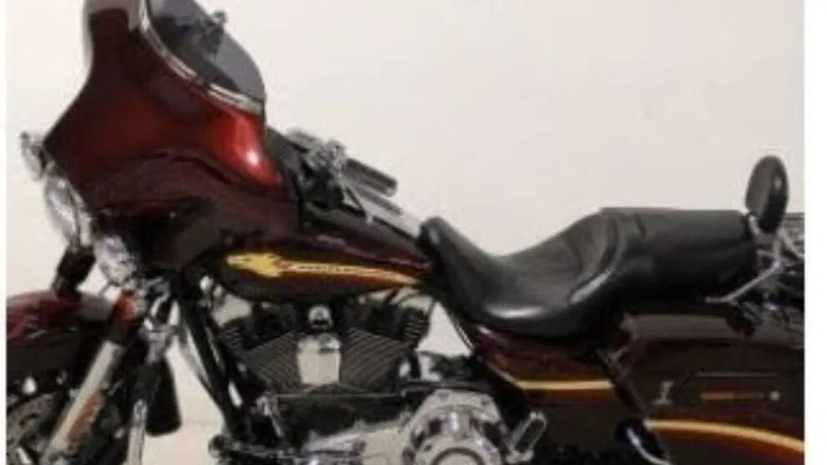Harley-Davidson 1800 Street Glide (2010 - 11) - FLHXSE 