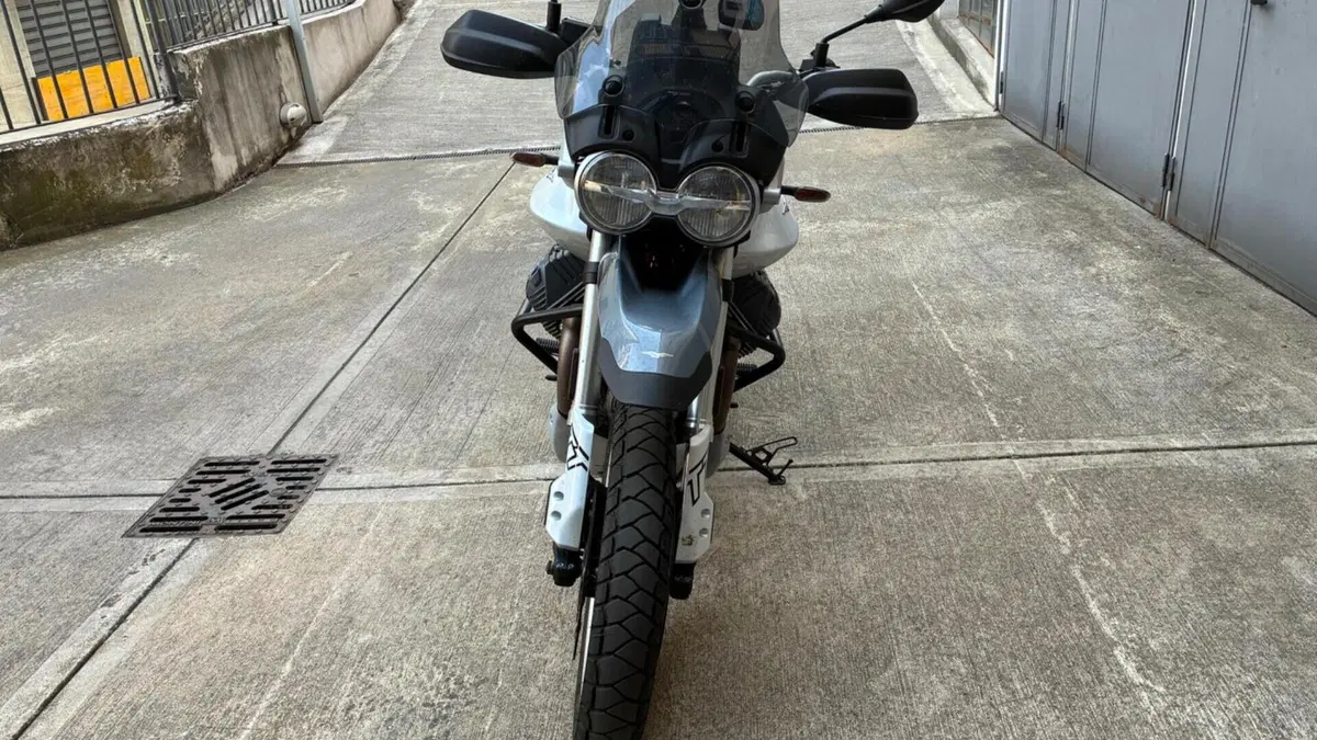 Moto Guzzi V85 TT (2024 - 26)  (2)