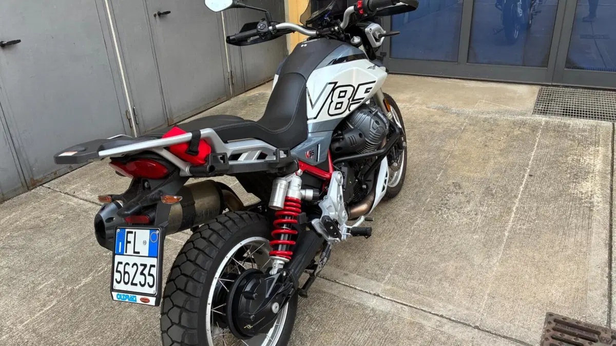 Moto Guzzi V85 TT (2024 - 26)  (4)
