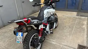 Moto Guzzi V85 TT (2024 - 26)  (4)