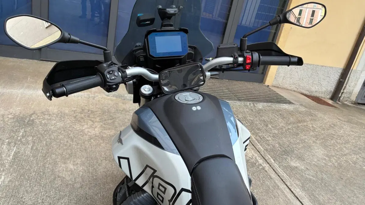 Moto Guzzi V85 TT (2024 - 26)  (5)