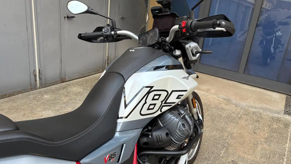 Moto Guzzi V85 TT (2024 - 26)  (6)