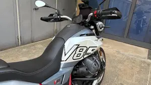 Moto Guzzi V85 TT (2024 - 26)  (6)