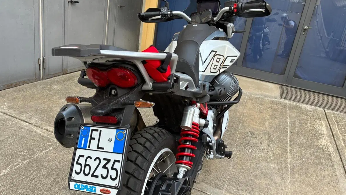 Moto Guzzi V85 TT (2024 - 26)  (7)