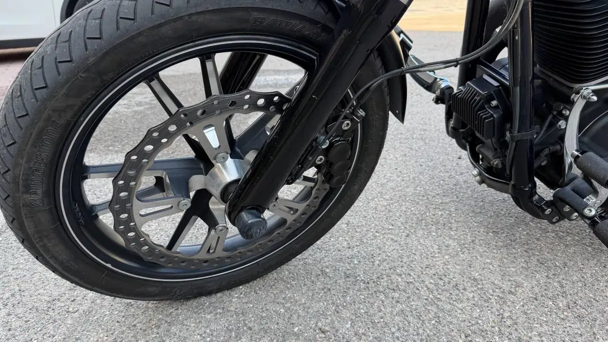 Harley-Davidson 1690 Street Bob Special (2015 - 16) - FXDB  (5)