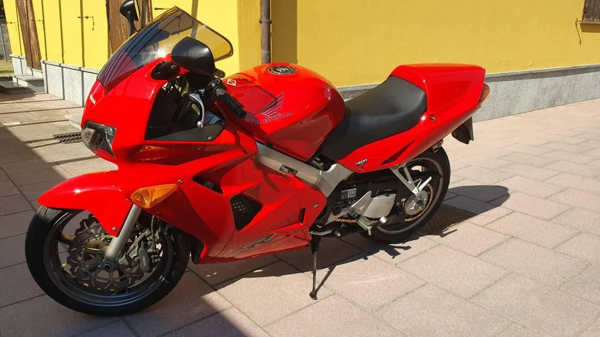 Honda VFR 800 (1998 - 01) 