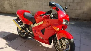 Honda VFR 800 (1998 - 01)  (3)