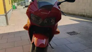 Honda VFR 800 (1998 - 01)  (4)