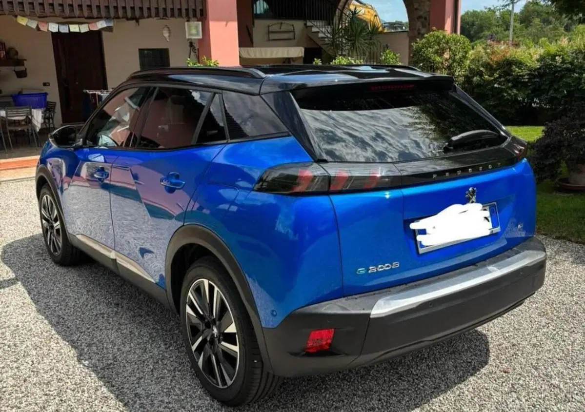 Peugeot 2008 motore elettrico 136 CV GT (2)