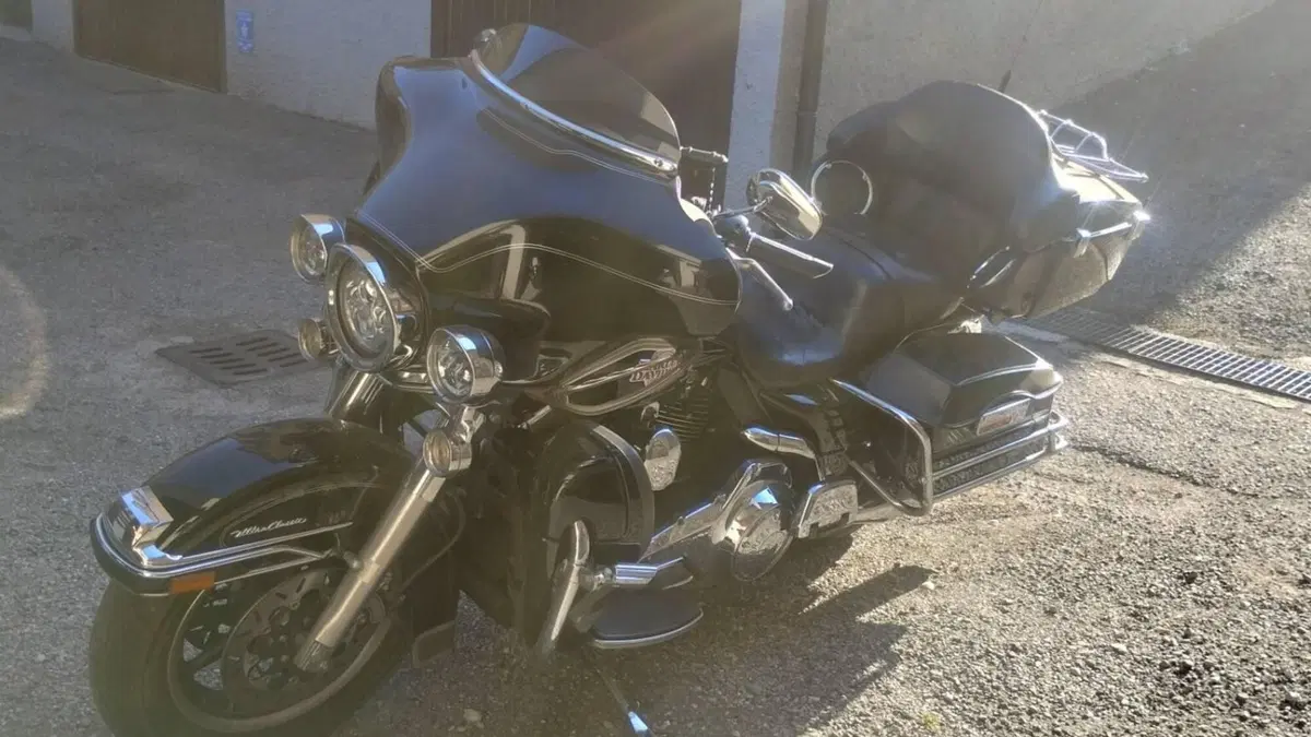 Harley-Davidson 1584 Electra Glide Ultra Classic (2007) - FLHTCU  (3)