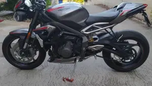 Triumph Street Triple RS (2020 - 22)  (3)