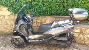 Piaggio MP3 530 Hpe Exclusive (2025 - 26)  (2)