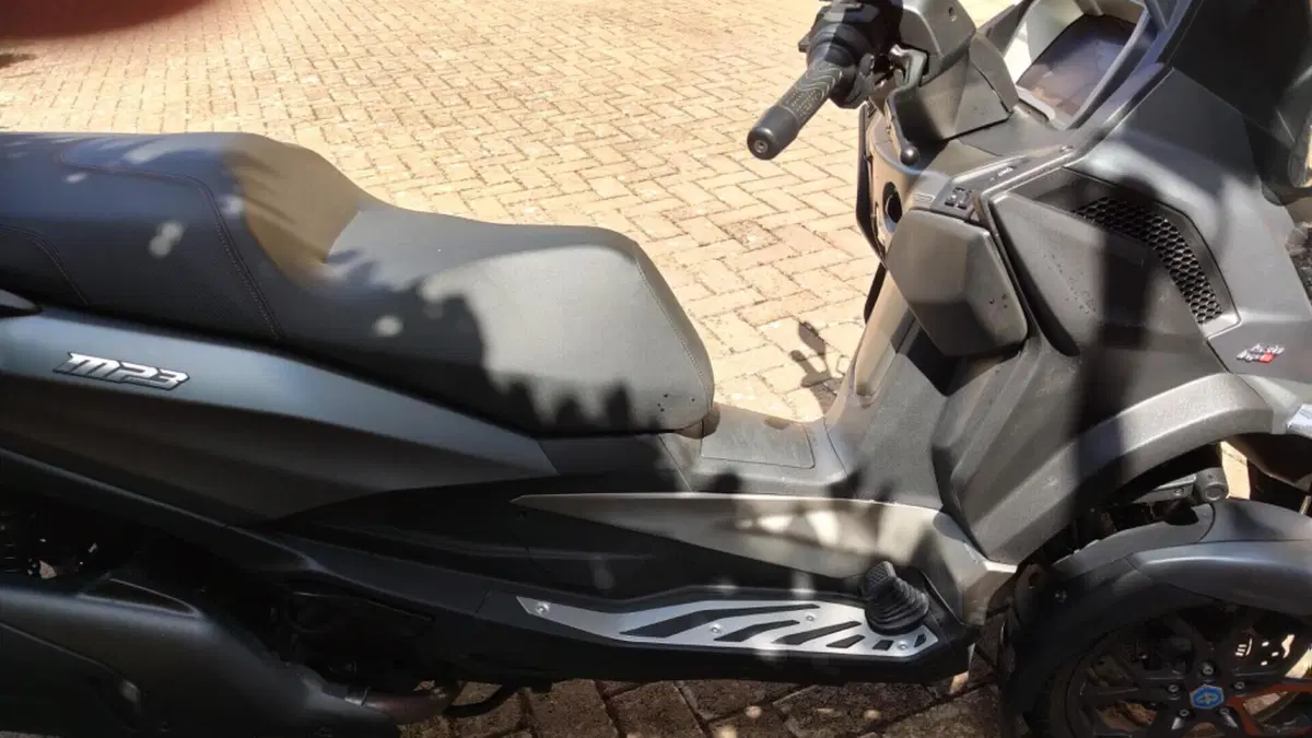 Piaggio MP3 530 Hpe Exclusive (2025 - 26)  (8)