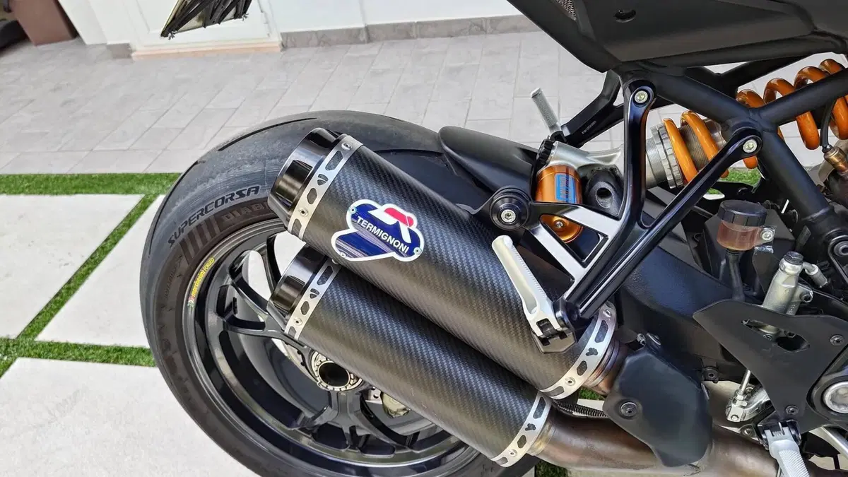 Ducati Monster 1200 R (2016 - 19)  (3)