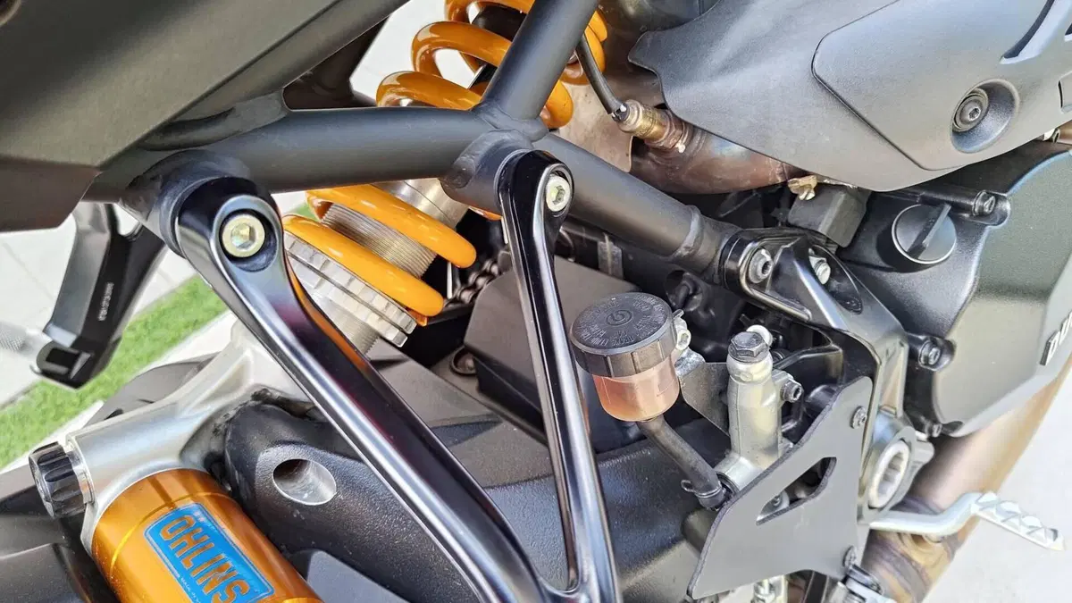 Ducati Monster 1200 R (2016 - 19)  (11)