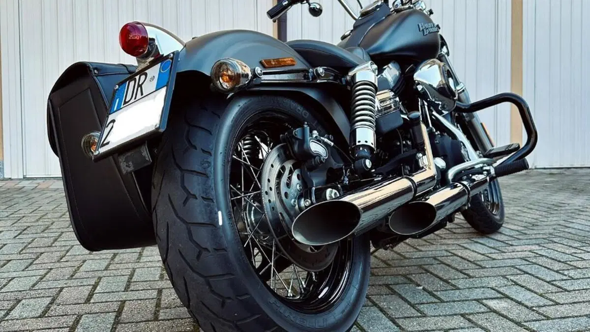 Harley-Davidson 1584 Street Bob (2008 - 15) - FXDB  (4)