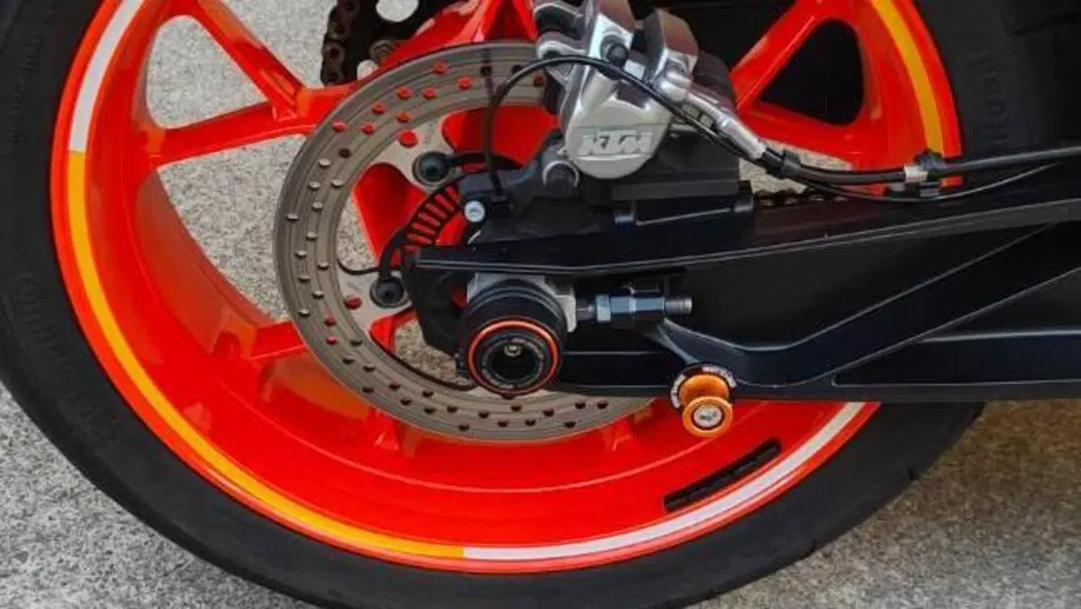 KTM 890 Duke GP (2022 - 23)  (9)