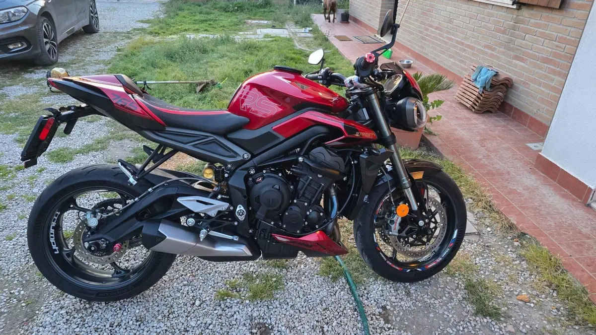 Triumph Street Triple 765 RS (2023 - 26)  (2)