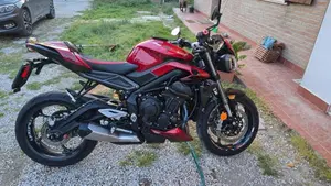 Triumph Street Triple 765 RS (2023 - 26)  (2)