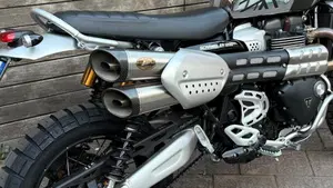 Triumph Scrambler 1200 XE Chrome Edition (2023)  (4)