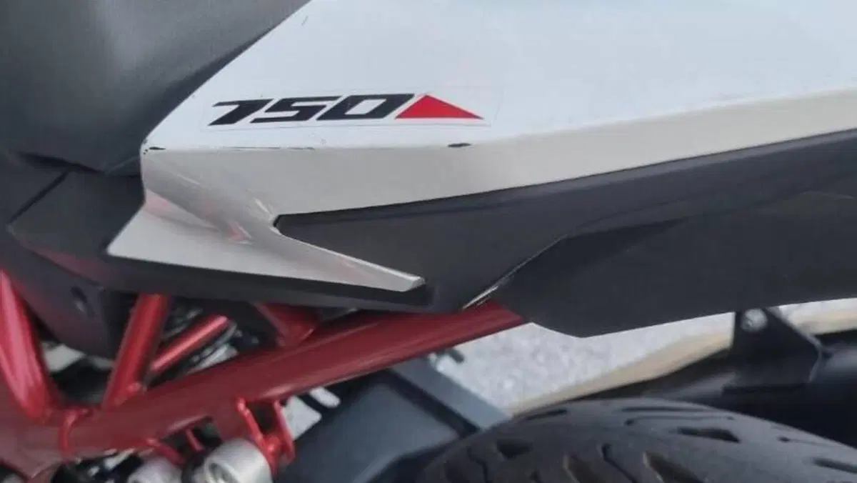 Honda CB 750 Hornet (2023 - 24)  (4)