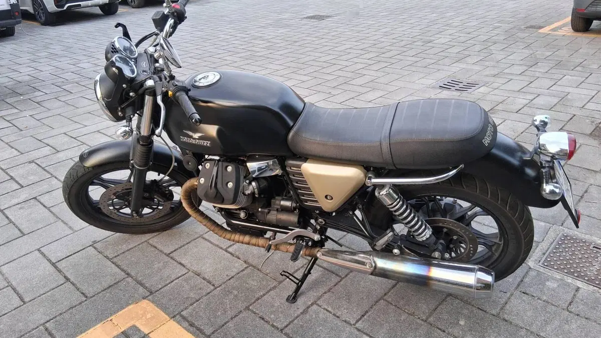 Moto Guzzi V7 Classic (2008 - 12)  (2)