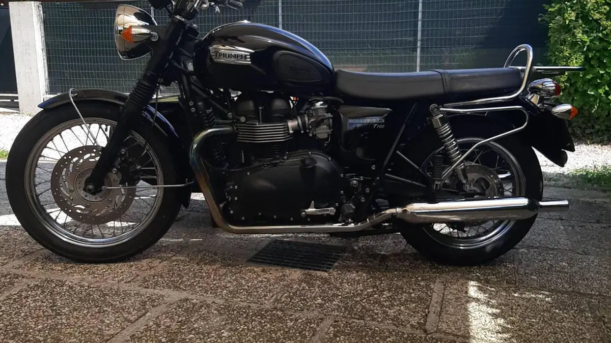 Triumph Bonneville (2007 - 16)  (2)