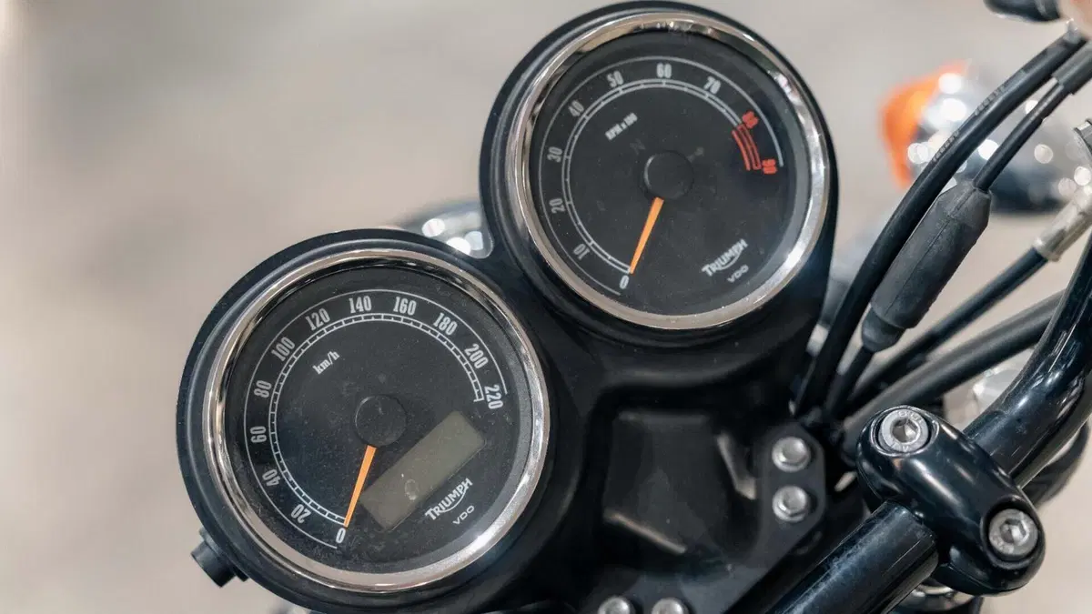 Triumph Bonneville T100 (2008 - 16)  (4)