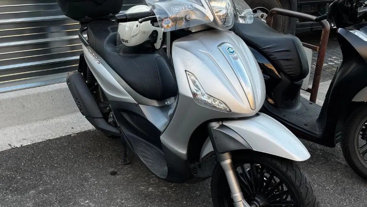 Piaggio Beverly 300 i.e. ABS-ASR (2016 - 20)  (2)