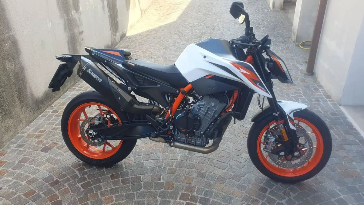 KTM 890 Duke R (2020) 