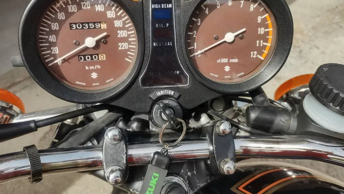 Suzuki GS 750  (16)