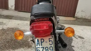 Suzuki GS 750  (17)
