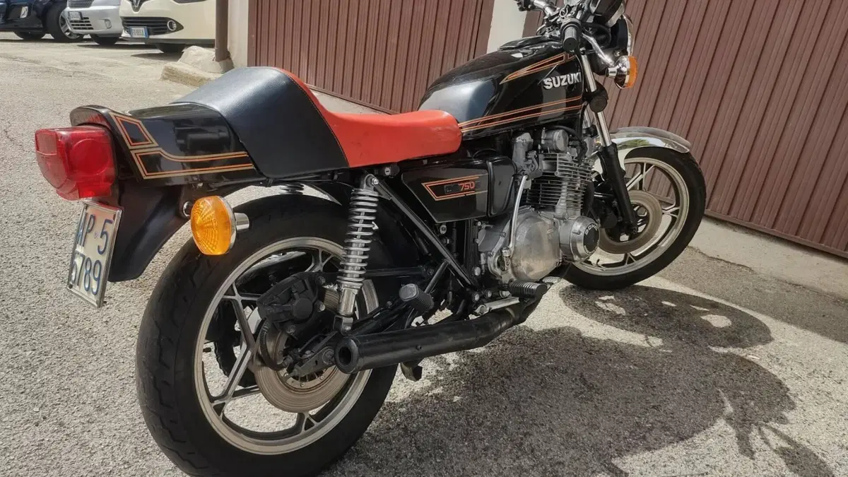 Suzuki GS 750  (19)