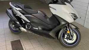 Yamaha T-Max 560 (2020 - 21)  (3)