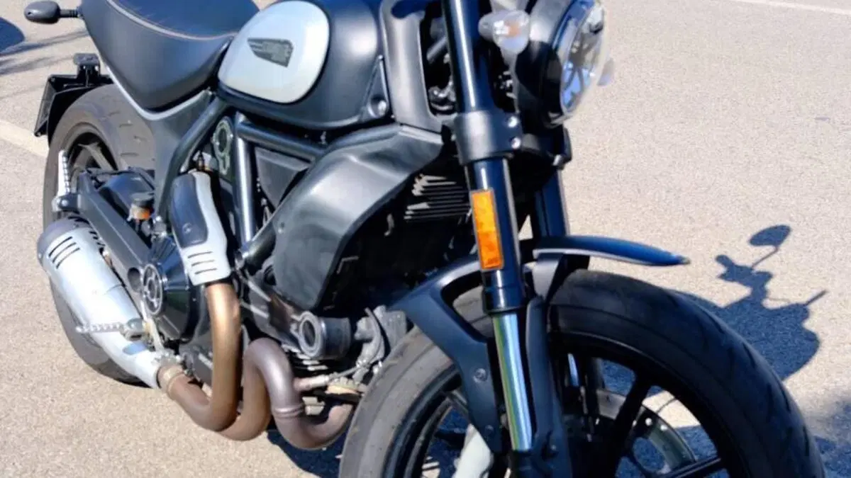 Ducati Scrambler 800 Icon Dark (2021 - 22) 